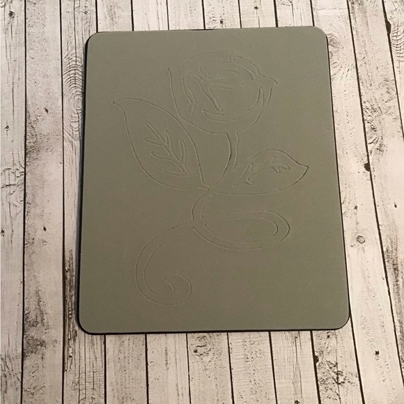 Sizzix Rose Die with stem and leaves - Picture 3 of 3